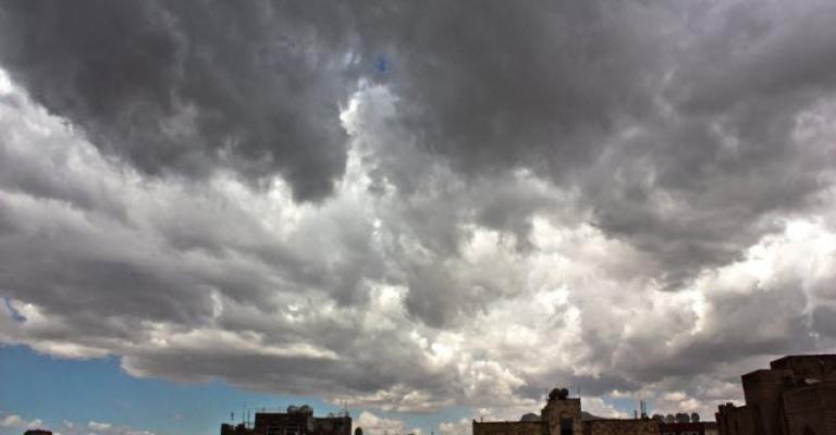 طقس غائم اليوم وغداً وارتفاع الحرارة الخميس