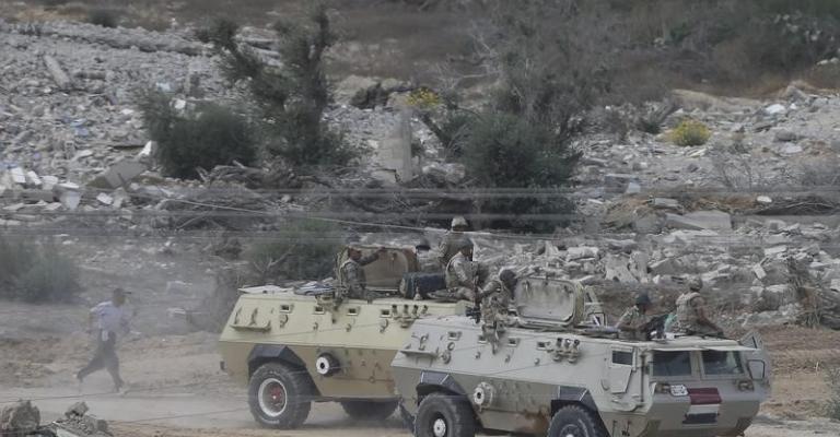 قتلى من الجيش المصري في هجوم على نقطتيّ تفتيش في سيناء قتلى من الجيش المصري في هجوم على نقطتيّ تفتيش في سيناء