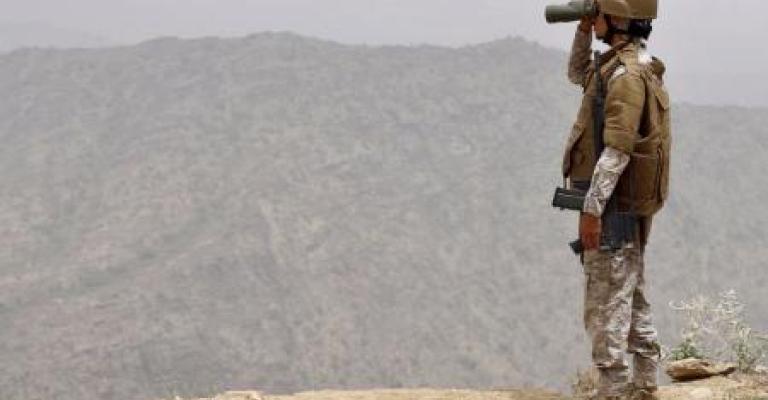 مقتل ثلاثة ضباط سعوديين بقذيفة مورتر أطلقت من اليمن مقتل ثلاثة ضباط سعوديين بقذيفة مورتر أطلقت من اليمن