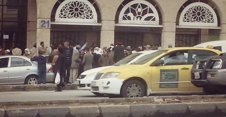 يمنيون في الأردن.. يعتصمون بانتظار عودتهم إلى "عدنهم" يمنيون في الأردن.. يعتصمون بانتظار عودتهم إلى "عدنهم"