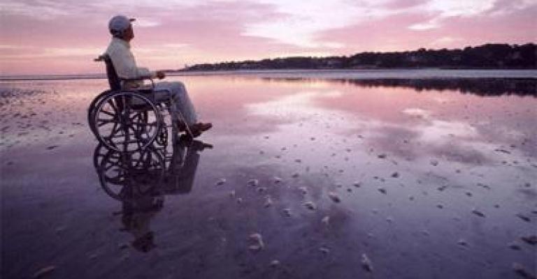 طاهر... صانع الأطراف والأحلام والأمل طاهر... صانع الأطراف والأحلام والأمل