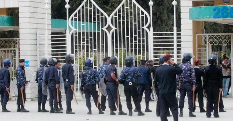 العنف الجامعي: من المجتمع إلى داخل الأسوار العنف الجامعي: من المجتمع إلى داخل الأسوار