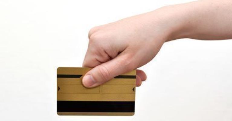 لاجئون عازفون عن استصدار البطاقة الممغنطة أملا بتخفيض رسومها لاجئون عازفون عن استصدار البطاقة الممغنطة أملا بتخفيض رسومها