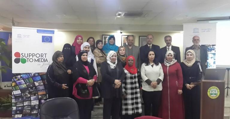 خبير اعلامي: محررات "هنا الزرقاء" تفوقن على امهر صحفيي اليوميات