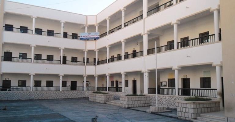 اعتصام معلمي مدرسة عاكف الفايز بعد تهجم رجل أمن على المدرسة اعتصام معلمي مدرسة عاكف الفايز بعد تهجم رجل أمن على المدرسة