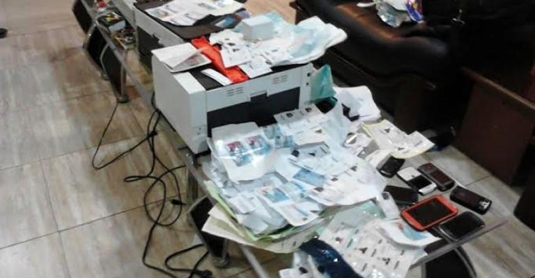 القبض على مزوري بطاقات لاجئين سوريين القبض على مزوري بطاقات لاجئين سوريين