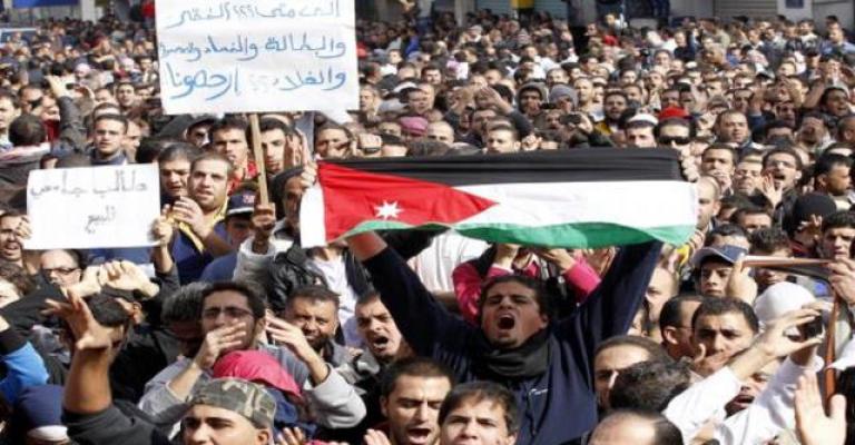 شباب الأزرق يبحثون عن عمل ولا يجدون شباب الأزرق يبحثون عن عمل ولا يجدون