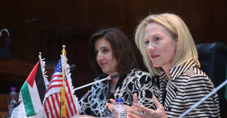 السفيرة الأمريكية: "داعش" يسعى لمهاجمة الأردن السفيرة الأمريكية: "داعش" يسعى لمهاجمة الأردن