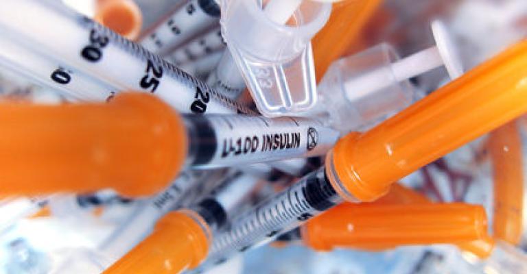 مخاطر القاء النفايات الطبية في القمامة وحرقها