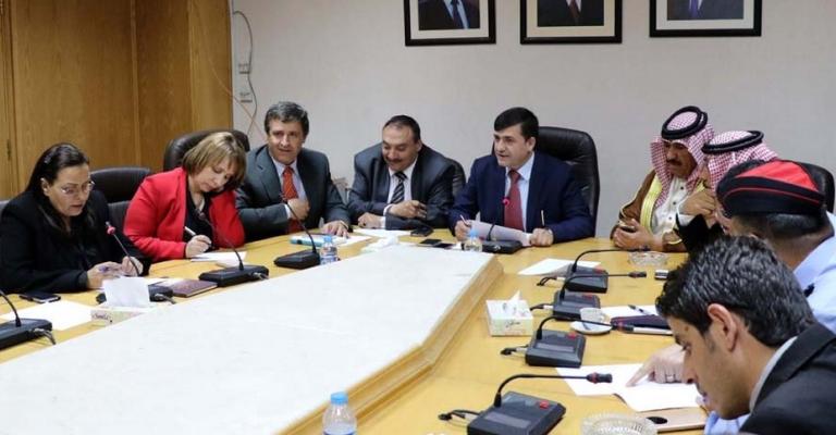 عقود عمل بين أصحاب "العمومي" والسائقين