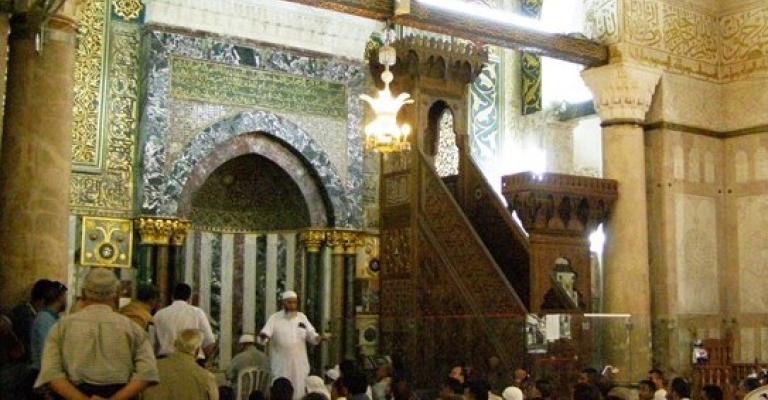 مصلون يمنعون هليل من خطبة الجمعة في الأقصى