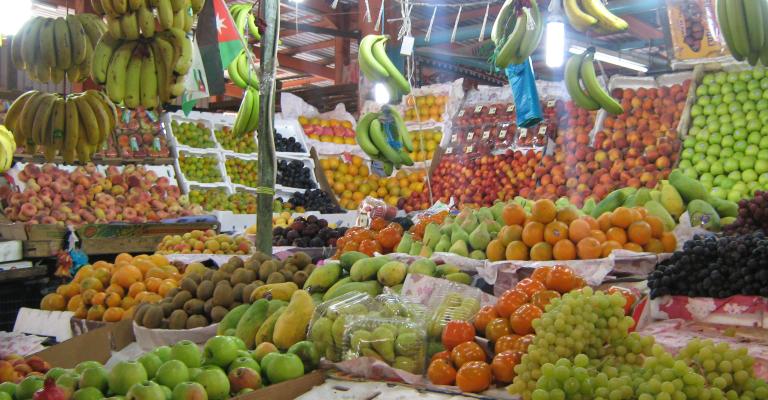 "جنون" اسعار الفواكه يُغيّبها عن بيوت الزرقاويين "جنون" اسعار الفواكه يُغيّبها عن بيوت الزرقاويين