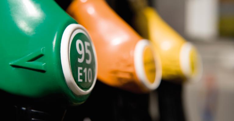 ترقب شعبي لـ"رفعة" حادة على أسعار المحروقات ترقب شعبي لـ"رفعة" حادة على أسعار المحروقات