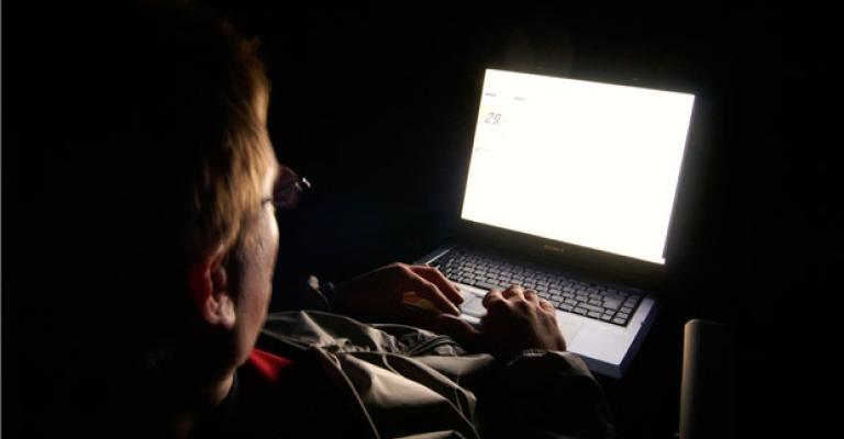 المواقع الإباحية... مخاطر يغفلها الآباء وتغيبها المناهج المواقع الإباحية... مخاطر يغفلها الآباء وتغيبها المناهج