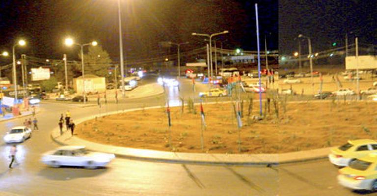 مطالبات بتصغير مساحة دوار الجيش لتخفيف ازدحاماته المرورية مطالبات بتصغير مساحة دوار الجيش لتخفيف ازدحاماته المرورية