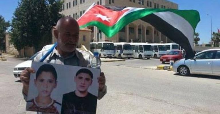 والد أصغر أسير أردني يزور ابنه