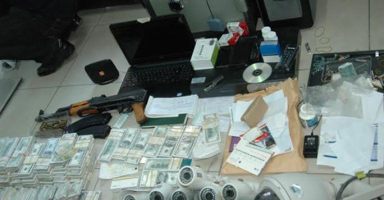 القبض على مطلوبين بقضايا احتيال وتزوير