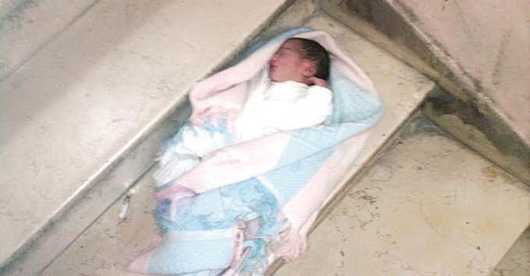 200 عائلة على قائمة انتظار احتضان أطفال لقطاء 200 عائلة على قائمة انتظار احتضان أطفال لقطاء