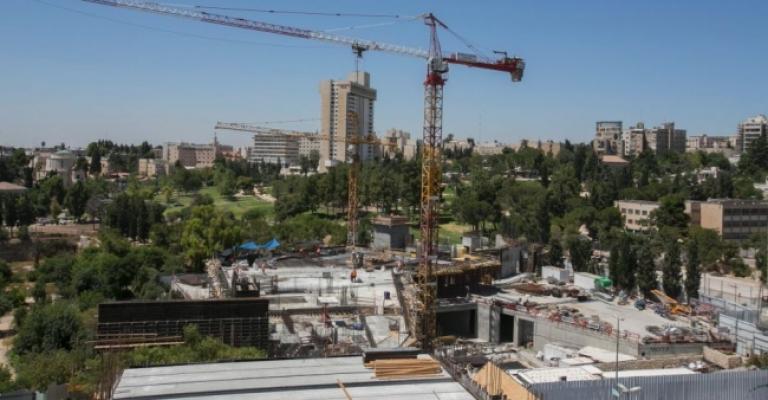 سلطات الاحتلال تقر إجراءات للبناء فوق مقبرة إسلامية سلطات الاحتلال تقر إجراءات للبناء فوق مقبرة إسلامية