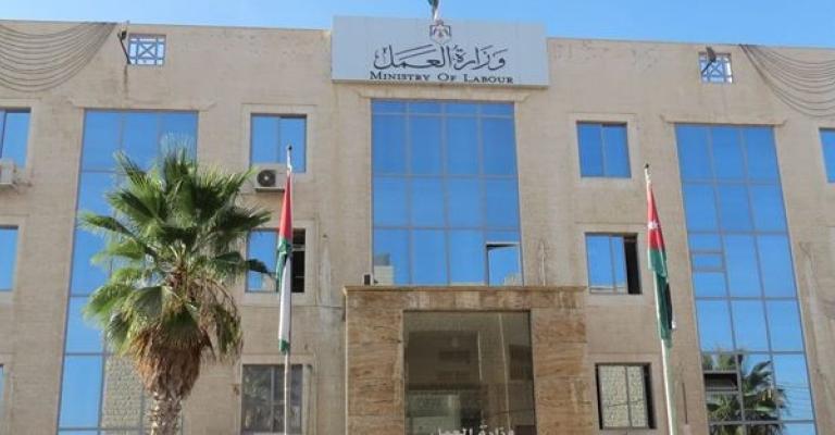 العمل تحذر من التعامل مع مكاتب تشغيل غير مرخصة