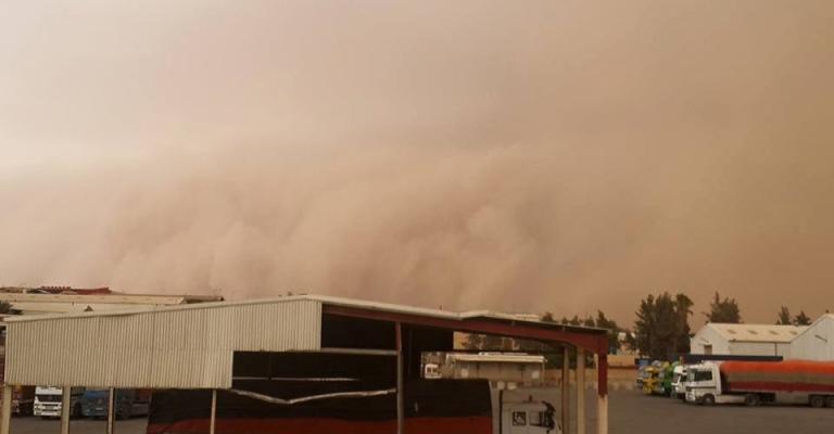 الزرقاء: خسائر في المنطقة الحرة جراء العاصفة الرملية الزرقاء: خسائر في المنطقة الحرة جراء العاصفة الرملية