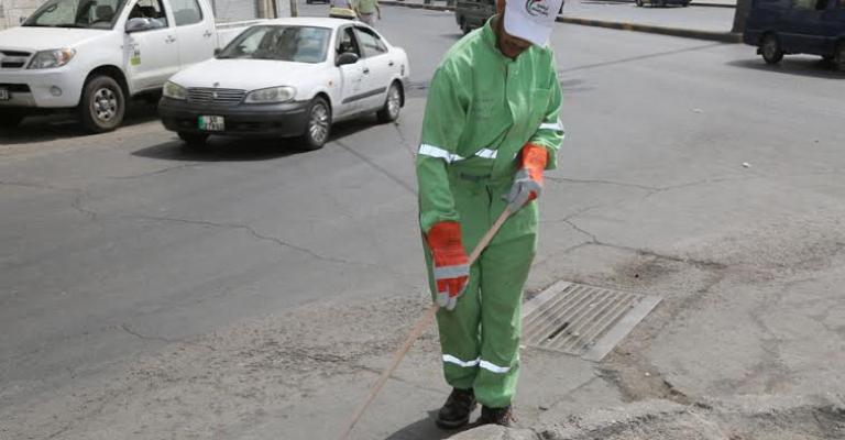 حملة توزيع قبعات على عمال الوطن