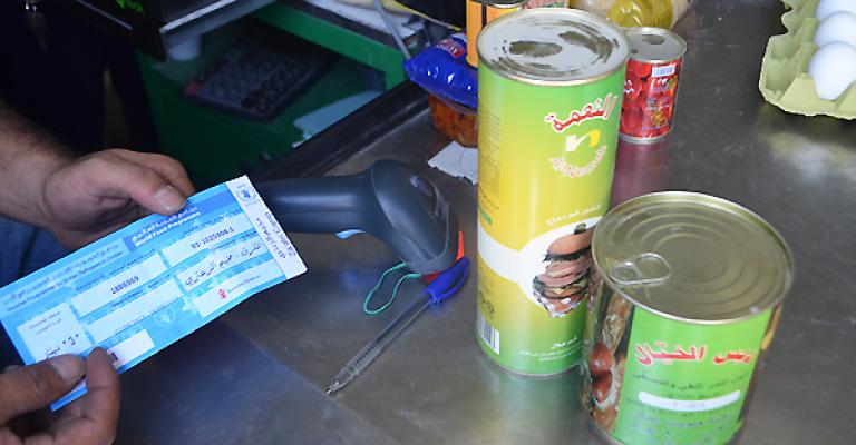 "الأغذية العالمي" يتعهد بتقديم القسائم الغذائية للاجئين حتى تشرين الثاني "الأغذية العالمي" يتعهد بتقديم القسائم الغذائية للاجئين حتى تشرين الثاني