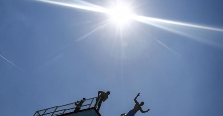 هكذا واجه الزرقاويون موجة الحر هكذا واجه الزرقاويون موجة الحر