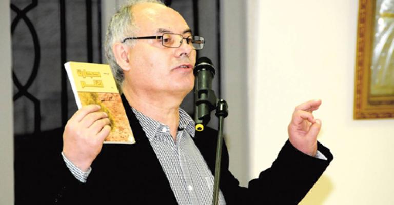 أنور حامد: أمضي إلى حيث يجلس القارئ أنور حامد: أمضي إلى حيث يجلس القارئ