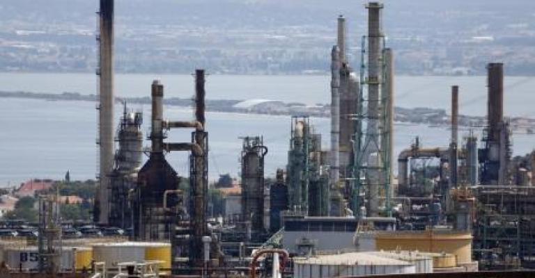 النفط يغلق منخفضا أكثر من 2% ويسجل 45 دولارا للبرميل النفط يغلق منخفضا أكثر من 2% ويسجل 45 دولارا للبرميل