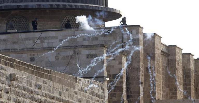 الأقصى.. "خط أحمر" يقف وحيدا الأقصى.. "خط أحمر" يقف وحيدا