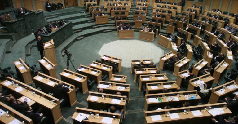 النواب يحيل "خدمة الضباط" للإدارية ويباشر بـ"التنفيذ"