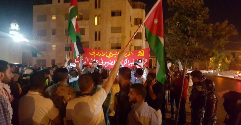 فعاليات شعبية وشبابية تعتصم عند الكالوتي نصرة للأقصى