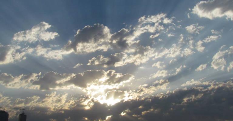 أجواء لطيفة وأمطار محتملة