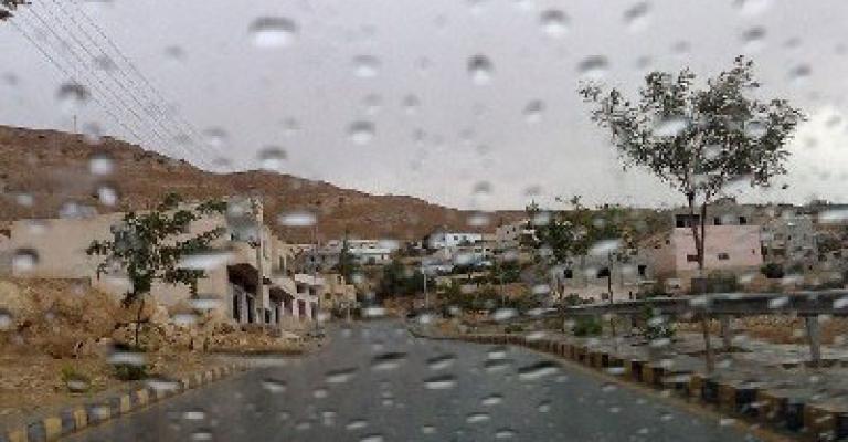 أمطار خفيفة وأجواء غائمة نهاية الأسبوع
