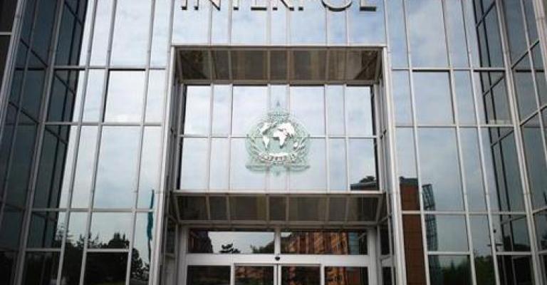 الإنتربول الأردني يتسلّم محتالاً من عُمان الإنتربول الأردني يتسلّم محتالاً من عُمان