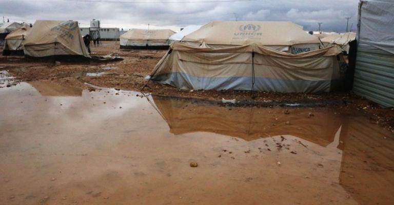 الشتاء.. زائر ثقيل لمخيمات السوريين العشوائية الشتاء.. زائر ثقيل لمخيمات السوريين العشوائية