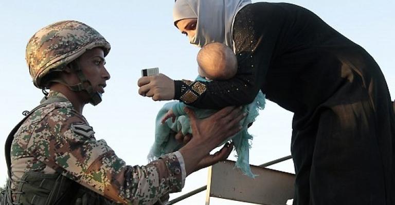 حرس الحدود تستقبل 125 لاجئاً سورياً حرس الحدود تستقبل 125 لاجئاً سورياً