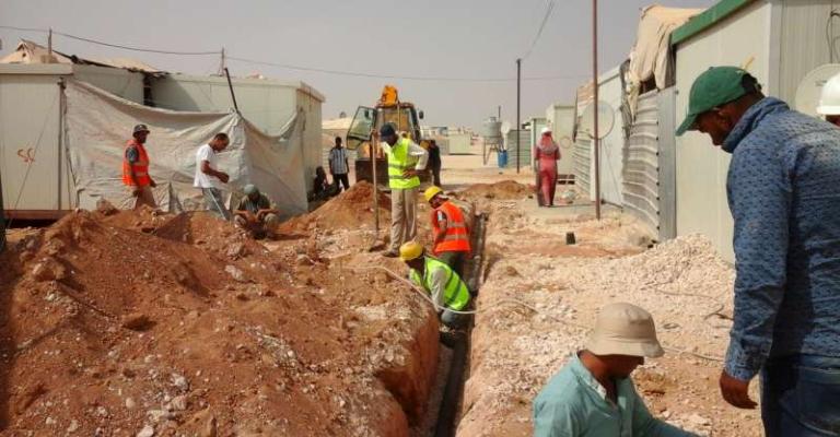 في مخيم الأزرق.. دورات مياه أم مكاره صحية! في مخيم الأزرق.. دورات مياه أم مكاره صحية!
