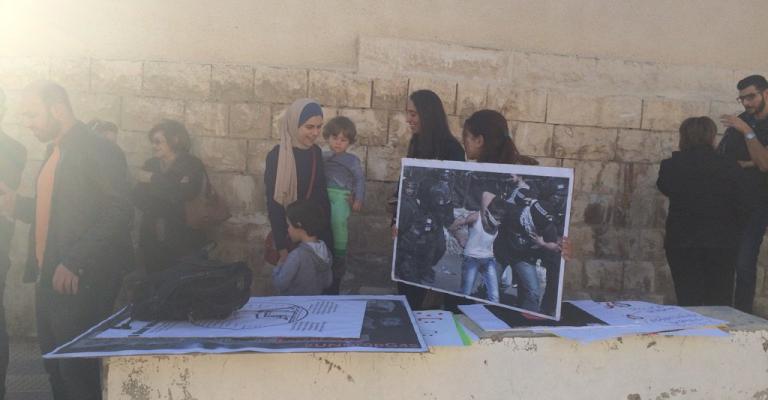 وقفة أمام مبنى الأمم المتحدة احتجاجاً على تعاقدها مع شركة أمن وقفة أمام مبنى الأمم المتحدة احتجاجاً على تعاقدها مع شركة أمن