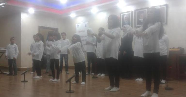 اطفال سوريون بكوا وأبكوا الحضور في احتفالية بيوم الطفولة بالزرقاء