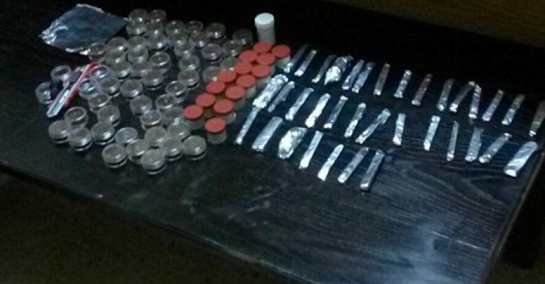 القبض على 12 متهماً بقضايا مخدرات