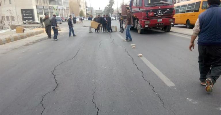 "المهندسين" و"الأمانة" تتبادلان الاتهام بتشققات شارع "عبدالله غوشة" "المهندسين" و"الأمانة" تتبادلان الاتهام بتشققات شارع "عبدالله غوشة"