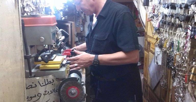 "خراطة المفاتيح" فن عتيق سلبت بريقه "الماكينات" الحديثة