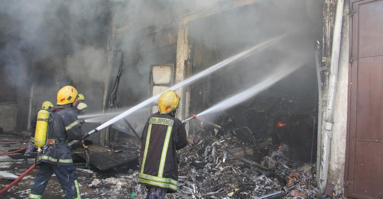 إخلاء 10 أشخاص حوصروا بدخان حريق في عمان