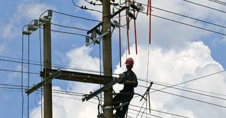"توزيع الكهرباء" تعالج 750 خللاً خلال المنخفض