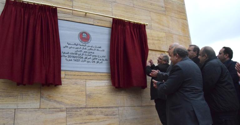 وضع حجر الاساس لمجمع قاعات صفية يسع 4560 طالبا بالجامعة الهاشمية وضع حجر الاساس لمجمع قاعات صفية يسع 4560 طالبا بالجامعة الهاشمية