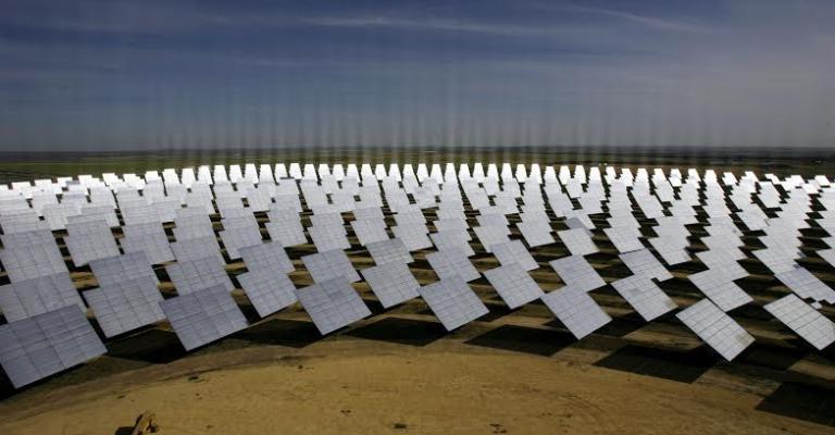 السوريون يترقبون مشاريع الطاقة المتجددة في مخيمات اللجوء