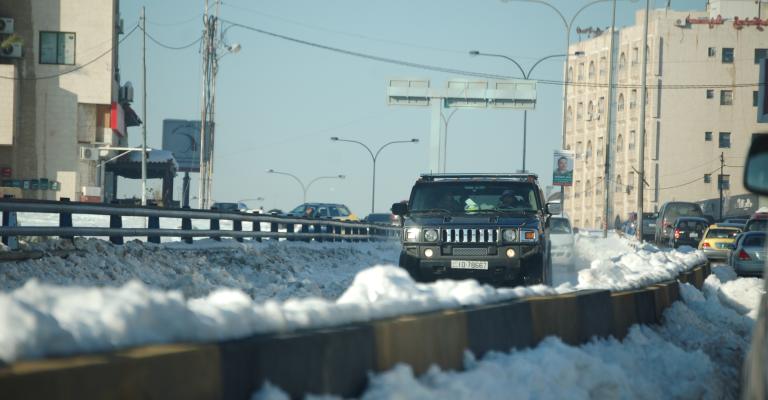 السير تحذر من الخروج إلّا للضرورة
