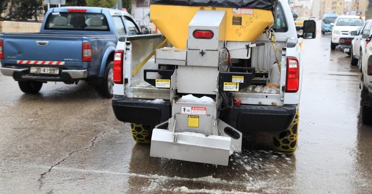 الأمانة تباشر بنثر الملح تحسبا للانجماد